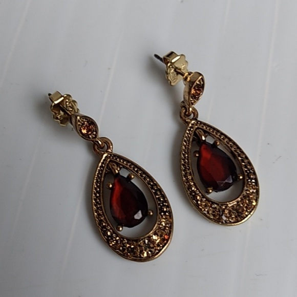 Avon Topaz Colored Teardrop Gift Set in The Box - Picture 5 of 8